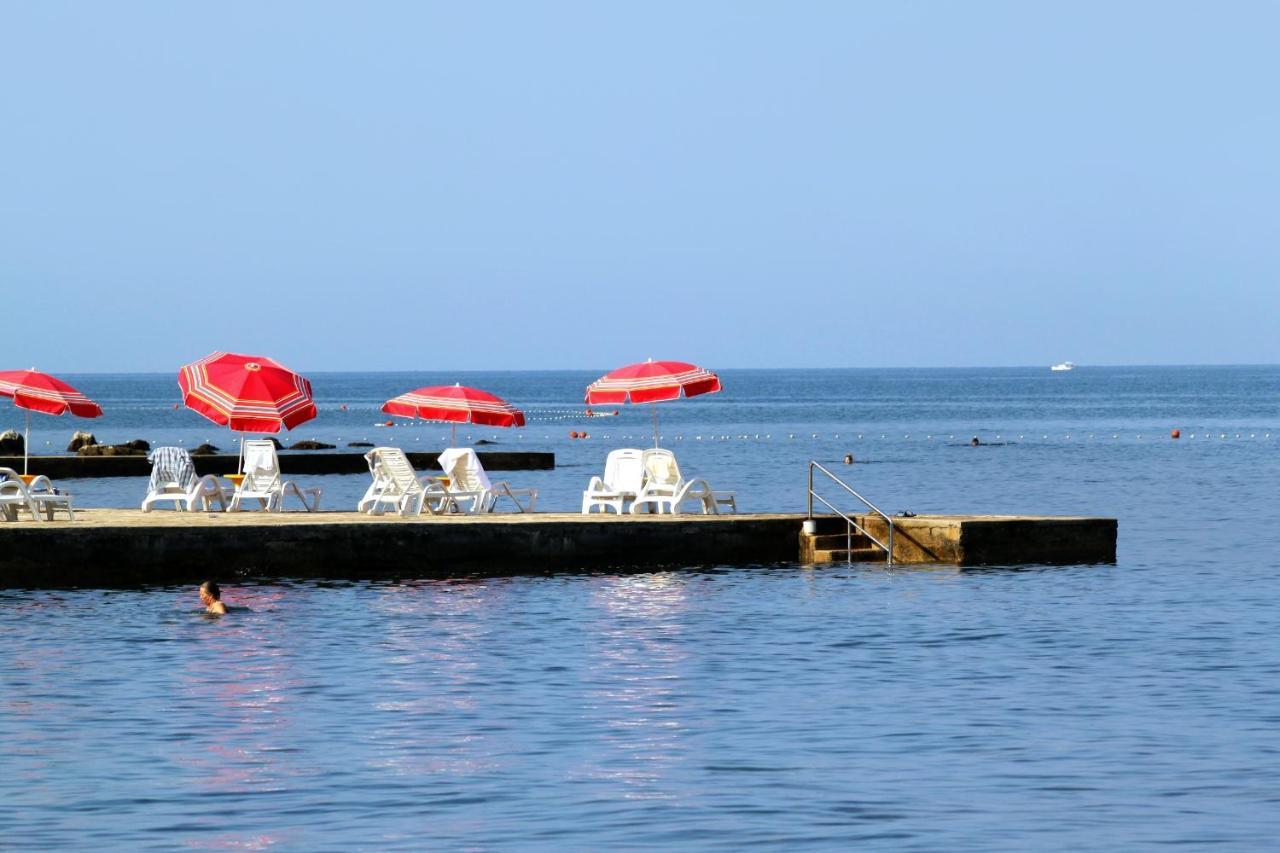 Apartments With A Parking Space Umag - 7666 Exterior foto