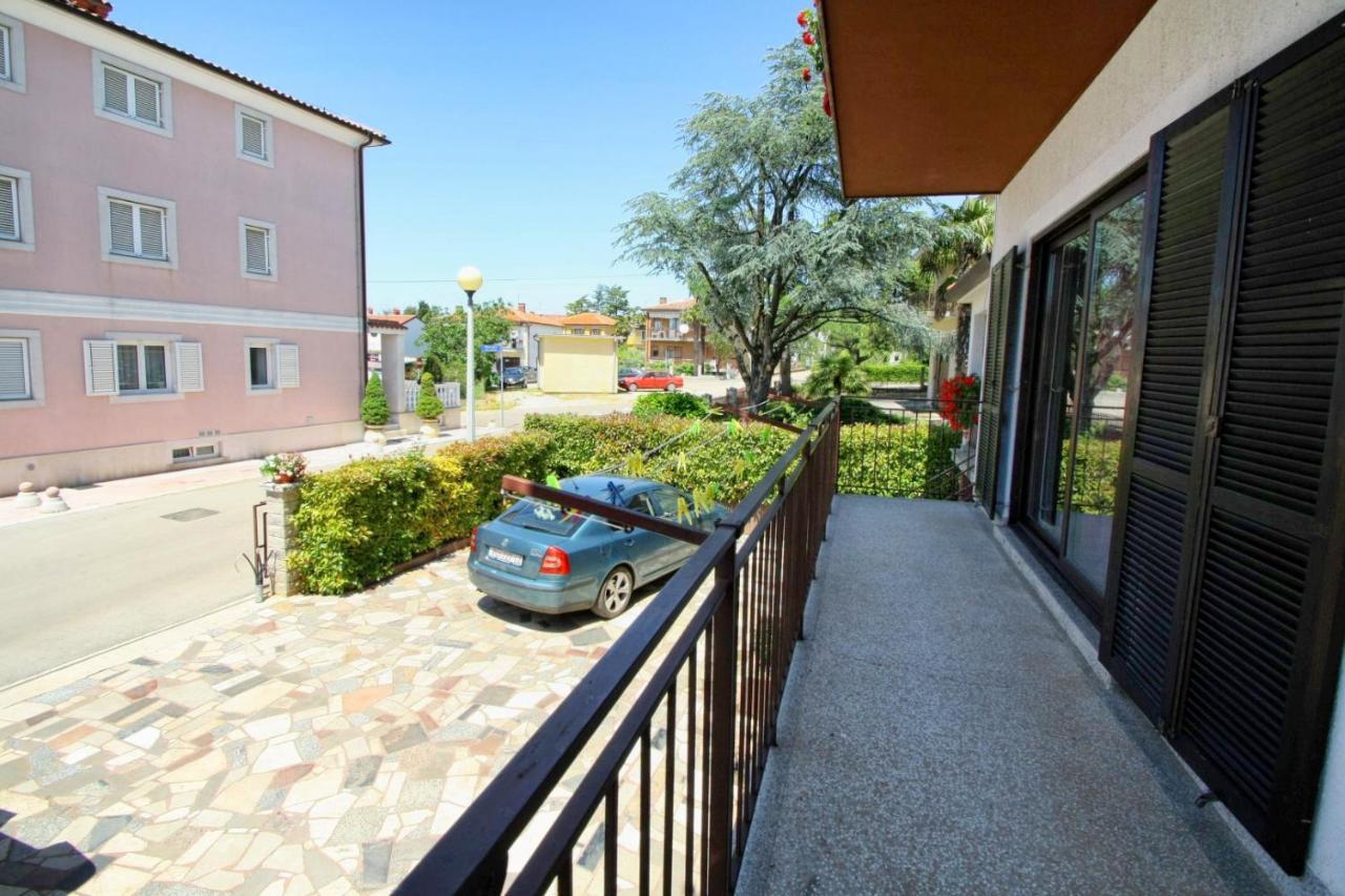 Apartments With A Parking Space Umag - 7666 Exterior foto