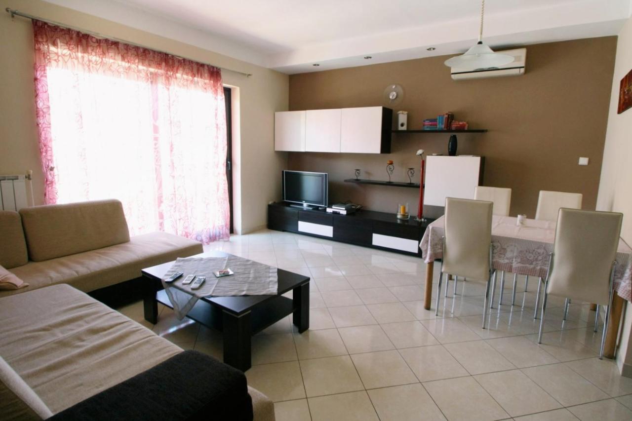 Apartments With A Parking Space Umag - 7666 Exterior foto