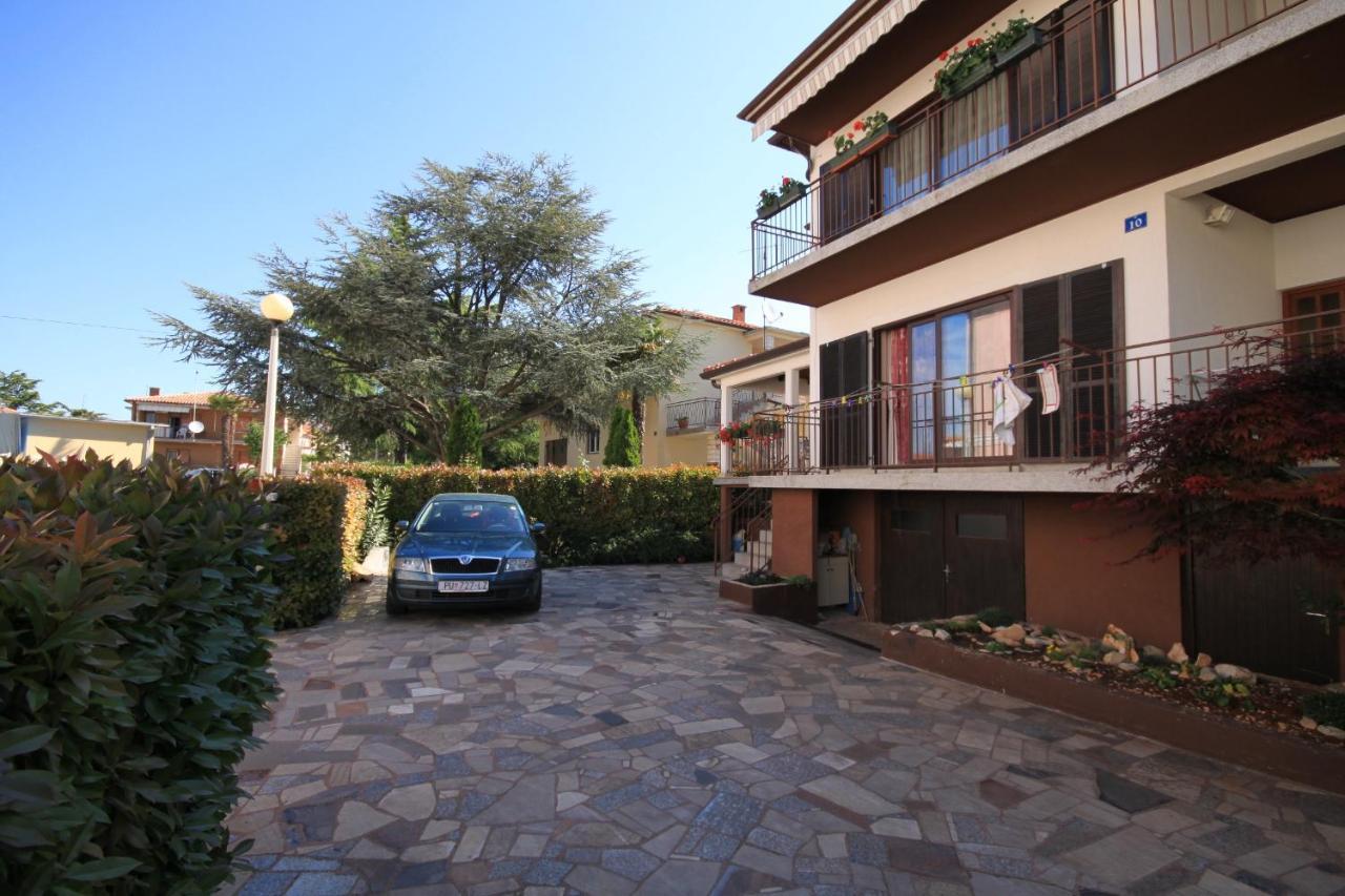 Apartments With A Parking Space Umag - 7666 Exterior foto