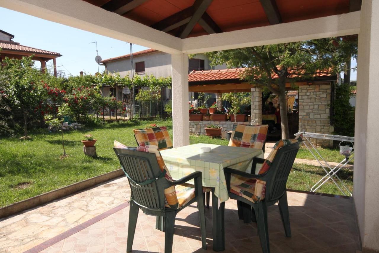 Apartments With A Parking Space Umag - 7666 Exterior foto