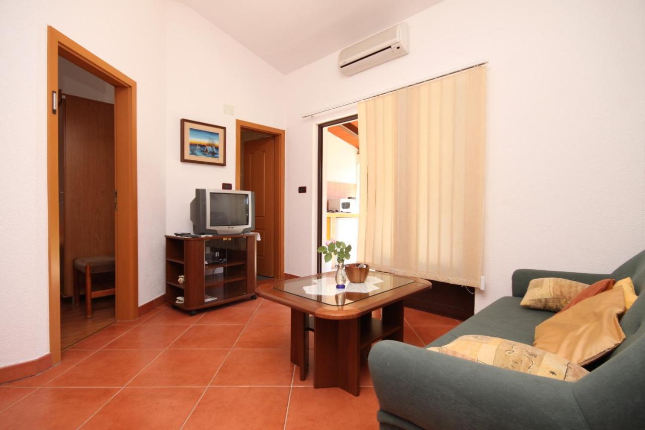 Apartments With A Parking Space Umag - 7666 Exterior foto