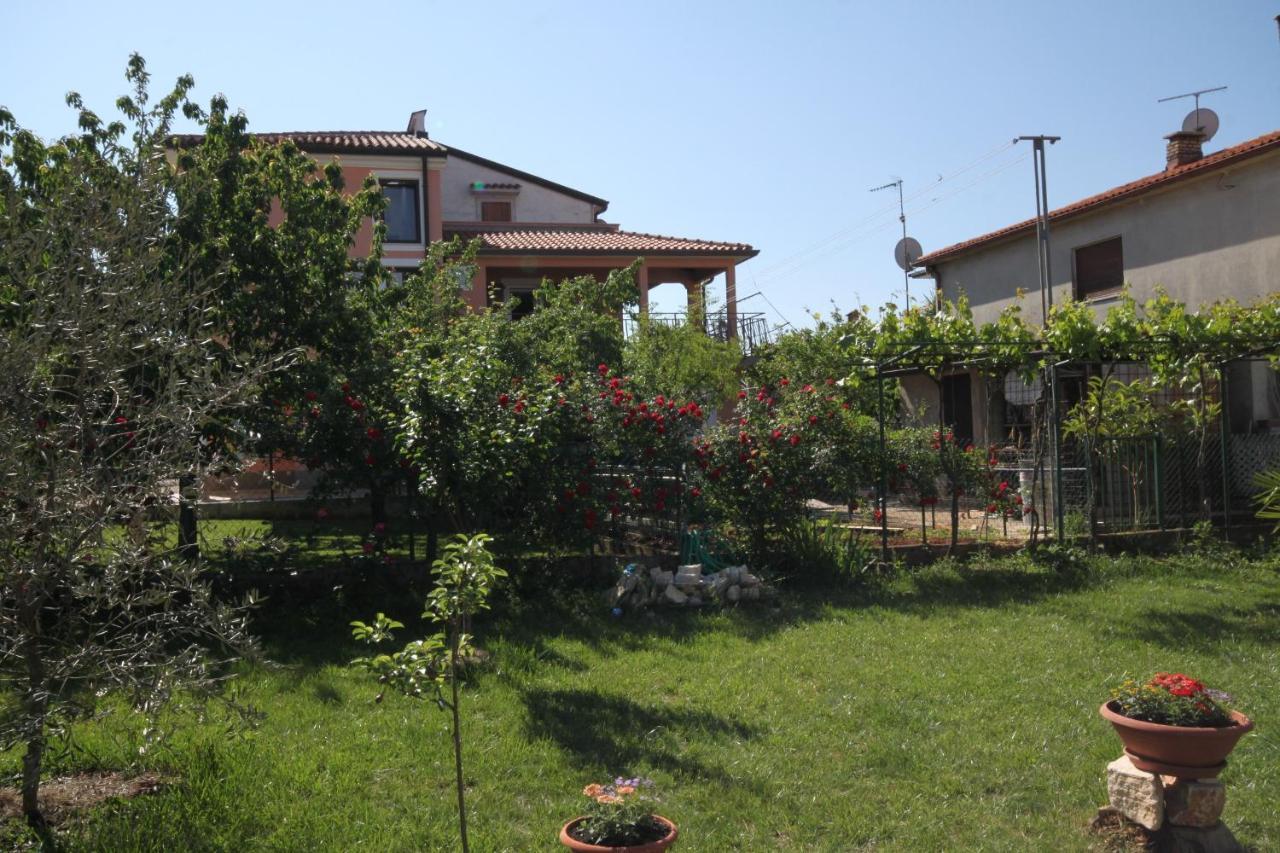 Apartments With A Parking Space Umag - 7666 Exterior foto