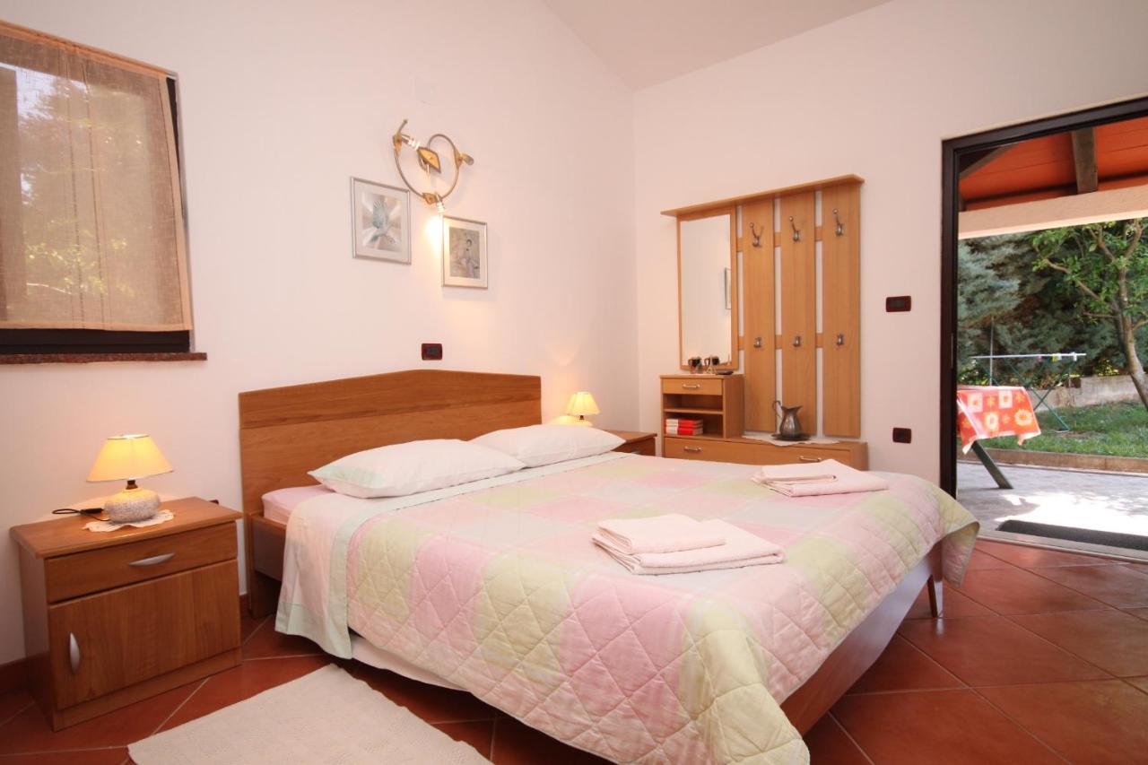 Apartments With A Parking Space Umag - 7666 Exterior foto